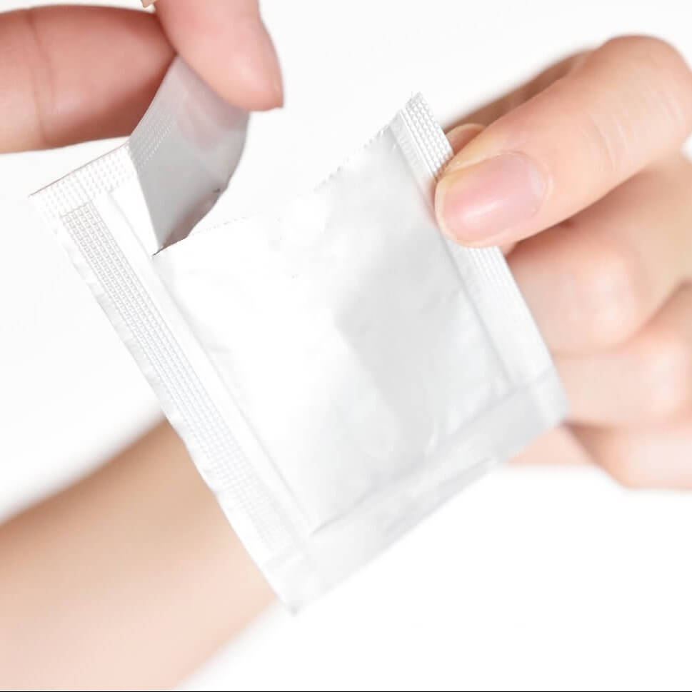 Person opens sachet packaging by hand